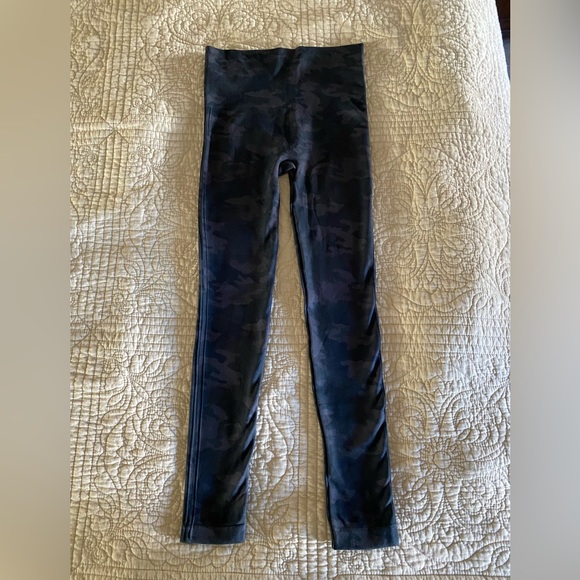 Spanx Look at Me Now Camo Leggings Size Small - Picture 7 of 12
